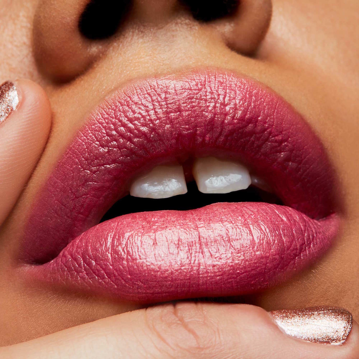 FROST LIPSTICK (LABIAL EN BARRA ACABADO APERLADO)